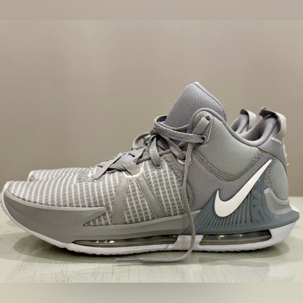 LeBron Witness 7 Wolf Grey